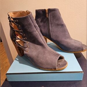 Heeled booties